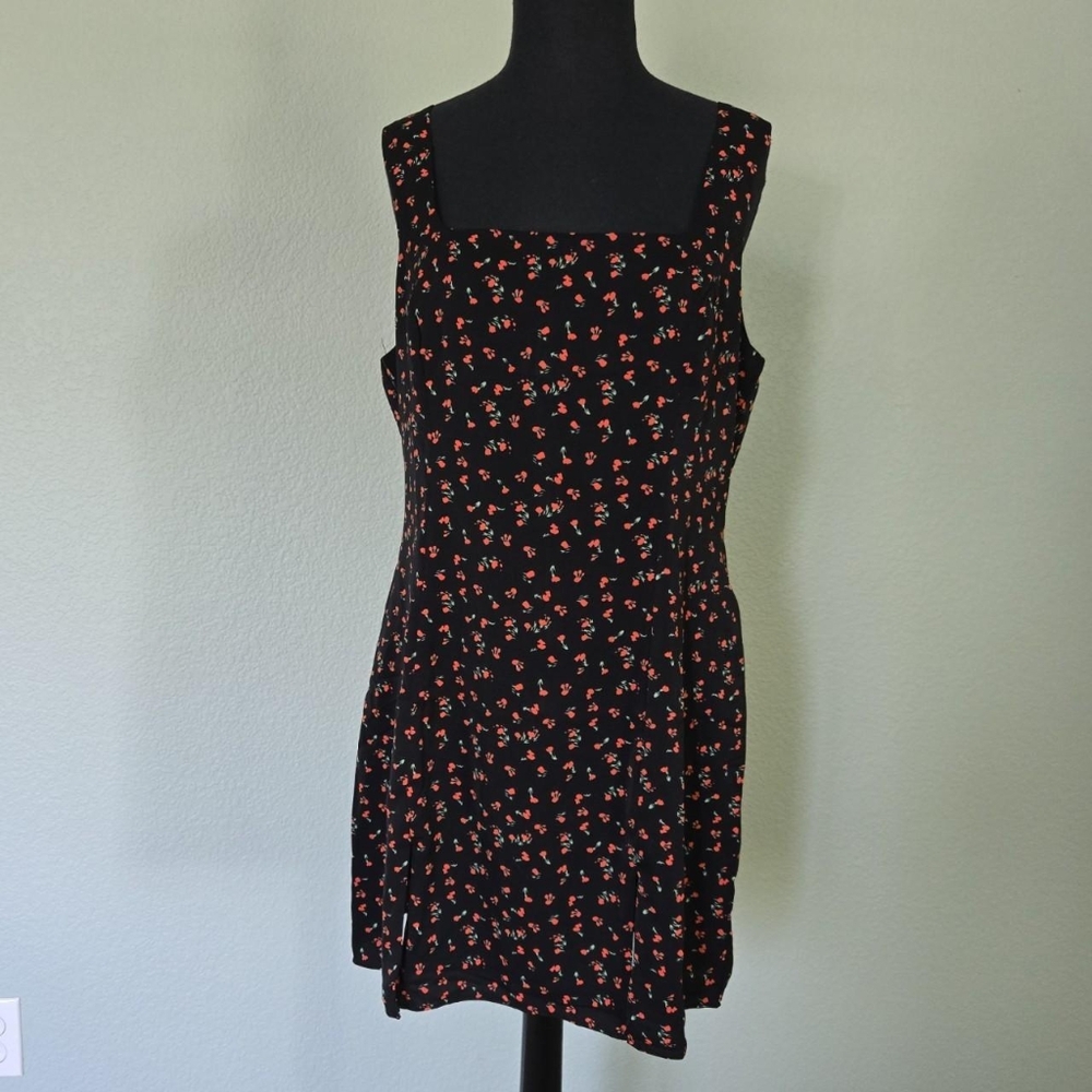Glamorous Black Mini Dress with Red Floral Pattern